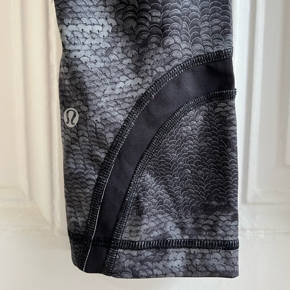 Lululemon Run Inspire Crop II All Full-On Luxstreme Sequin Snake Slate Black - Picture 5 of 12